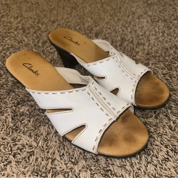 Clarks Women's White Slide Sandals - Picture 1 of 7